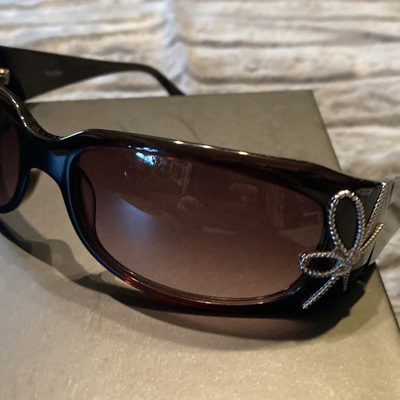 Vera Wang woman’s plastic wrap sunglasses size 59-17-120 color chocolate $45 - Picture 8 of 8